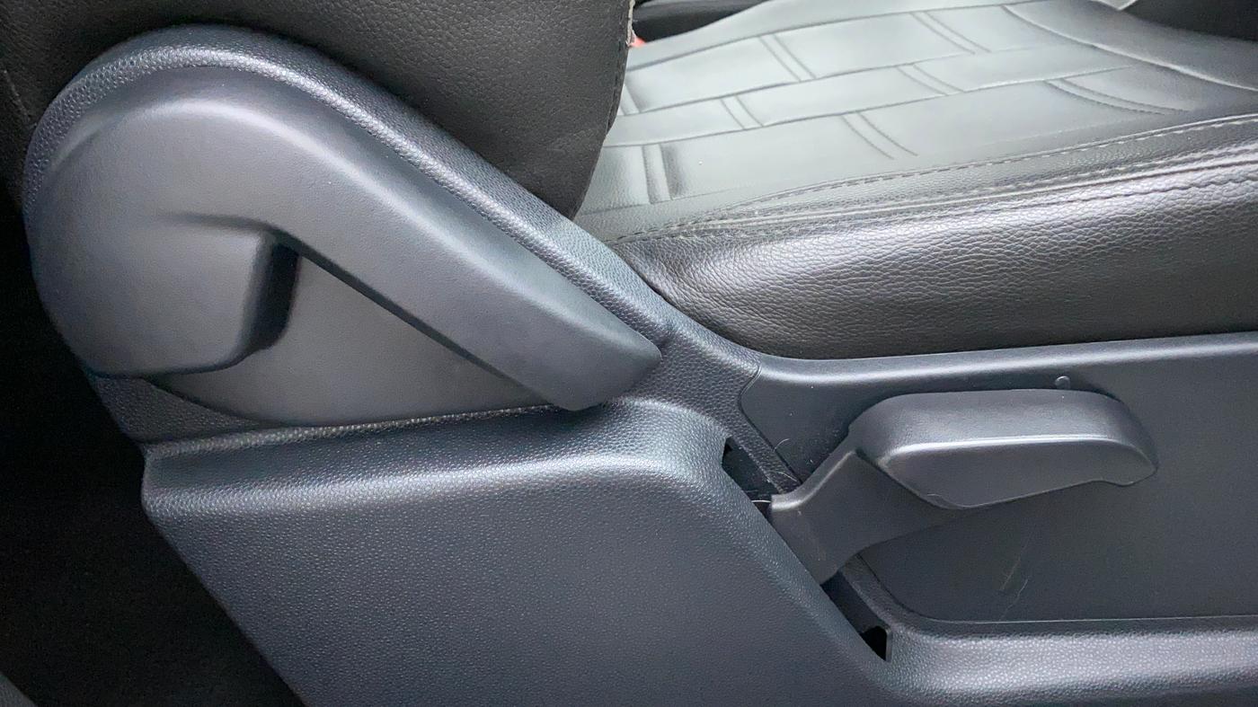 2019 Ford Ecosport 1.5TITANIUM TDCI, Diesel, Manual, 26,122 km, Driver Side Adjustment Panel