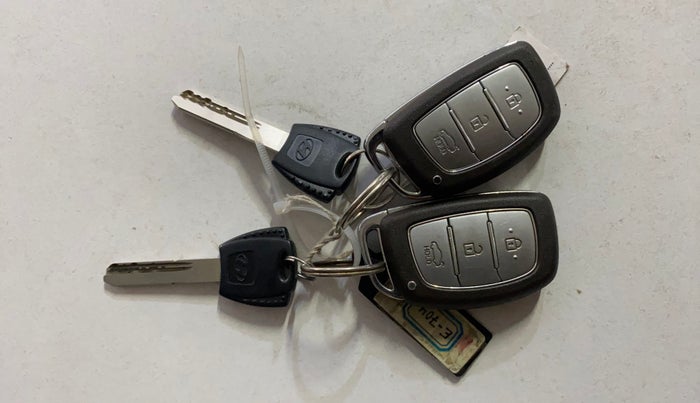 2014 Hyundai Xcent SX AT 1.2 (O), Petrol, Automatic, 10,770 km, Key Close Up