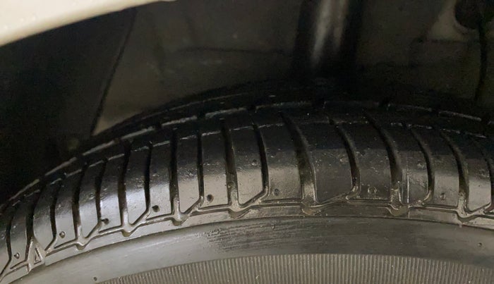 2014 Hyundai Xcent SX AT 1.2 (O), Petrol, Automatic, 10,770 km, Right Rear Tyre Tread