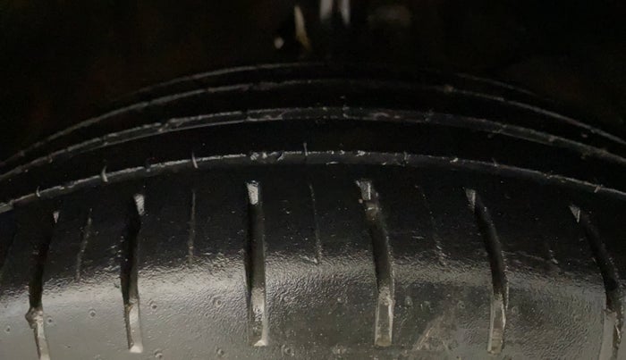 2020 Toyota Glanza V, CNG, Manual, 57,628 km, Right Front Tyre Tread