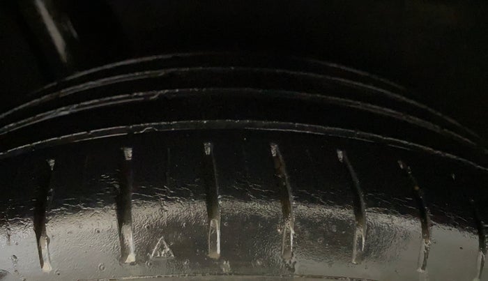 2020 Toyota Glanza V, CNG, Manual, 57,628 km, Right Rear Tyre Tread