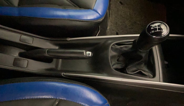 2020 Toyota Glanza V, CNG, Manual, 57,628 km, Gear Lever