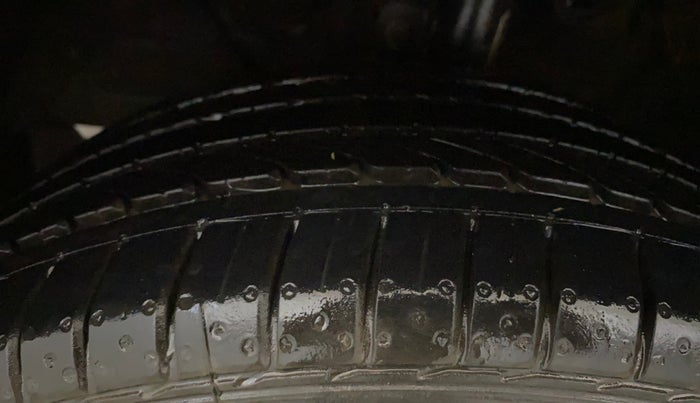2020 Toyota Glanza V, CNG, Manual, 57,628 km, Left Front Tyre Tread