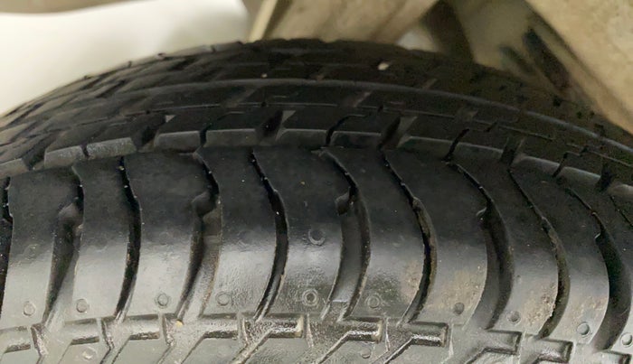 2014 Maruti Alto K10 LXI, Petrol, Manual, 49,198 km, Right Rear Tyre Tread