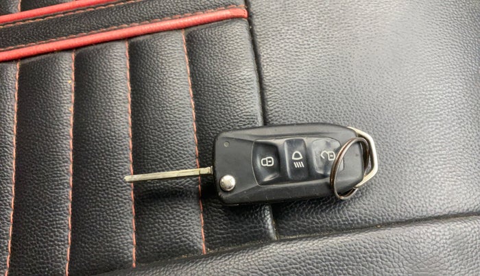 2021 Tata ALTROZ XE PETROL, Petrol, Manual, 55,663 km, Key Close Up