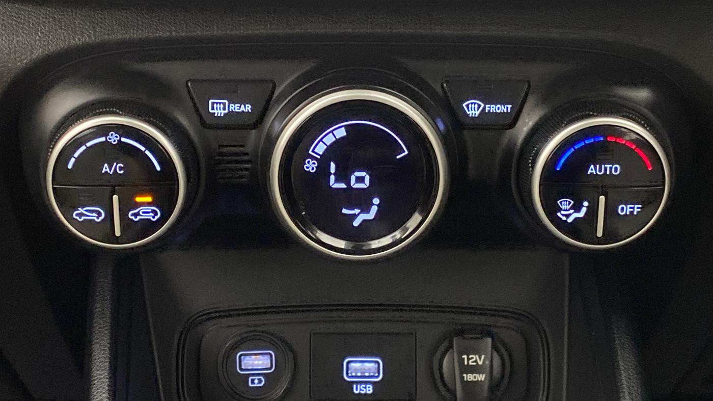 2020 Hyundai VENUE 1.0L Turbo GDI SX MT, Petrol, Manual, 25,016 km, Automatic Climate Control