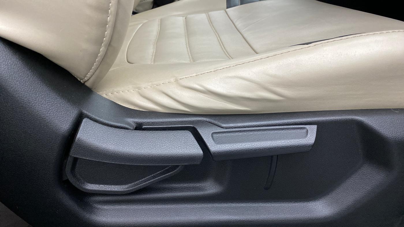 2020 Hyundai VENUE 1.0L Turbo GDI SX MT, Petrol, Manual, 25,016 km, Driver Side Adjustment Panel