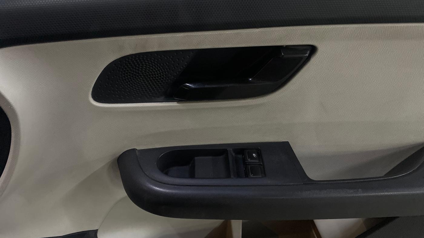 2022 Tata ALTROZ XE PETROL, Petrol, Manual, 47,497 km, Driver Side Door Panels Control