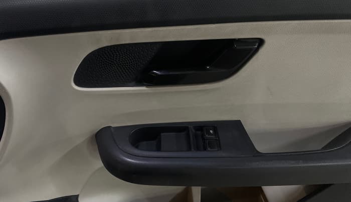 2022 Tata ALTROZ XE PETROL, Petrol, Manual, 47,533 km, Driver Side Door Panels Control
