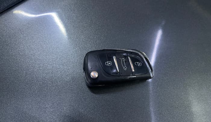 2022 Tata ALTROZ XE PETROL, Petrol, Manual, 47,533 km, Key Close Up