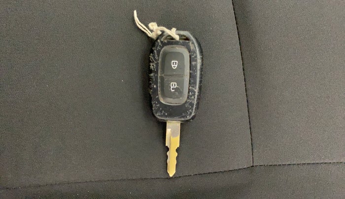 2018 Renault Kwid CLIMBER 1.0 AMT, Petrol, Automatic, 32,157 km, Key Close Up