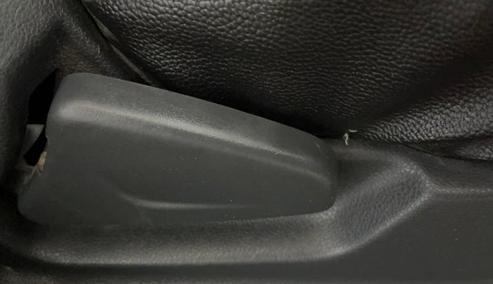2016 Renault Kwid RXT 1.0 (O), Petrol, Manual, 50,149 km, Driver Side Adjustment Panel