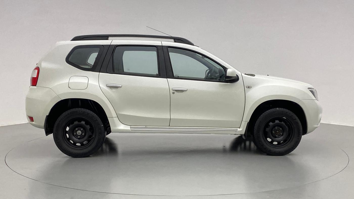 2016 Nissan Terrano XL P, Petrol, Manual, 64,154 km, Right Side View