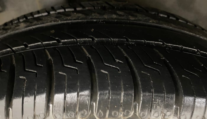 2013 Honda Amaze 1.5L I-DTEC VX, Diesel, Manual, 1,40,616 km, Right Rear Tyre Tread