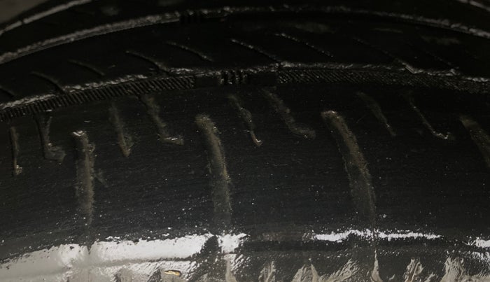 2013 Honda Amaze 1.5L I-DTEC VX, Diesel, Manual, 1,40,616 km, Left Front Tyre Tread