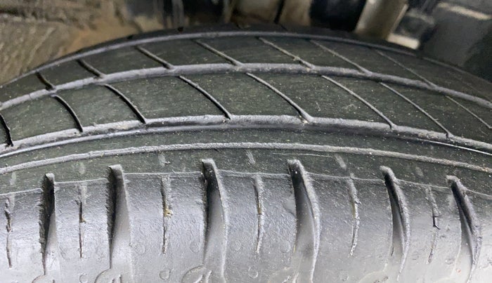 2021 Renault Kwid RXL, Petrol, Manual, 17,024 km, Right Front Tyre Tread