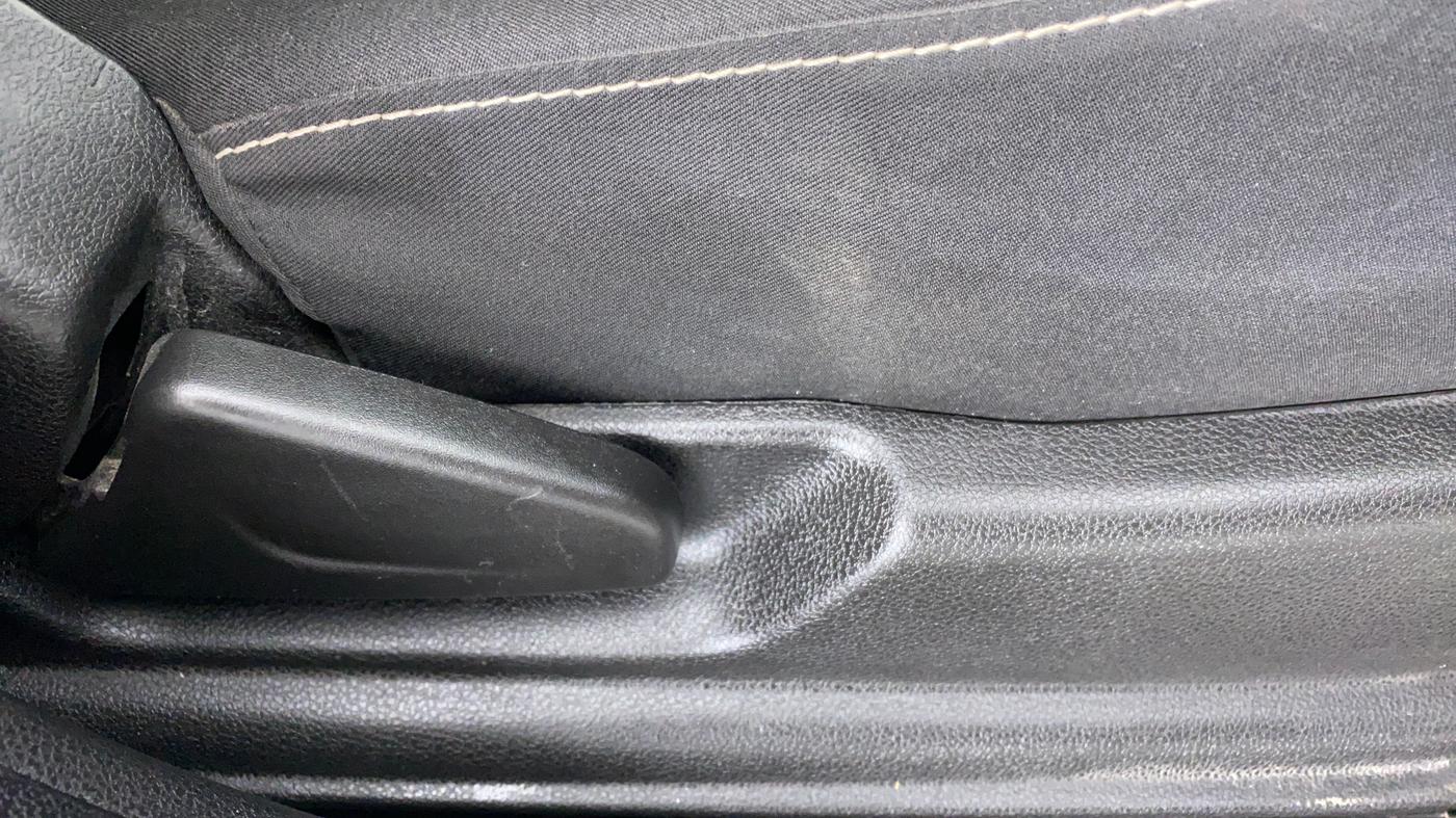 2021 Renault Kwid RXL, Petrol, Manual, 17,024 km, Driver Side Adjustment Panel