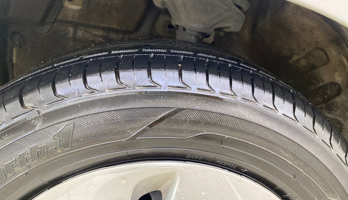2016 Maruti Celerio VXI CNG, CNG, Manual, 41,415 km, Left Front Tyre Tread