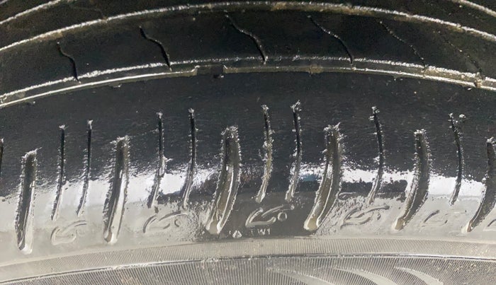 2020 Maruti Vitara Brezza LXI, Petrol, Manual, 68,746 km, Left Front Tyre Tread