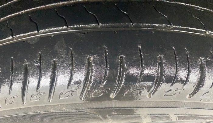 2020 Maruti Vitara Brezza LXI, Petrol, Manual, 68,746 km, Right Front Tyre Tread