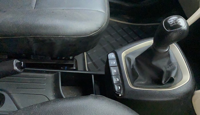 2018 Hyundai NEW SANTRO SPORTZ MT, Petrol, Manual, 27,171 km, Gear Lever