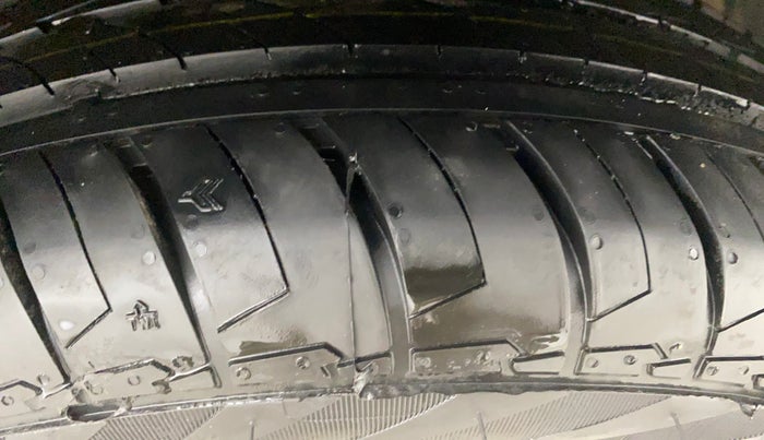 2021 Maruti Swift ZXI PLUS, Petrol, Manual, 28,863 km, Right Front Tyre Tread