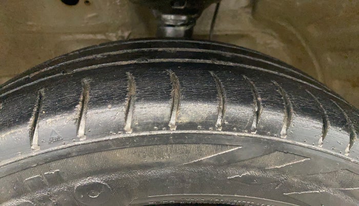 2015 Maruti Wagon R 1.0 VXI, Petrol, Manual, 78,101 km, Left Front Tyre Tread