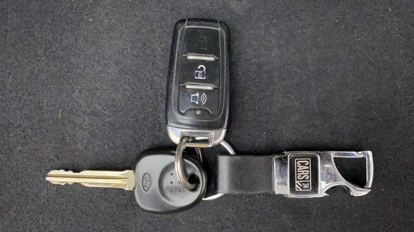2014 Hyundai Eon MAGNA +, Petrol, Manual, 28,802 km, Key Close Up