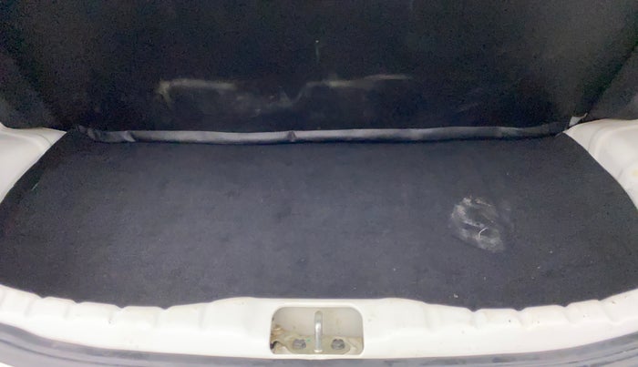 2014 Hyundai Eon MAGNA +, Petrol, Manual, 28,802 km, Boot Inside