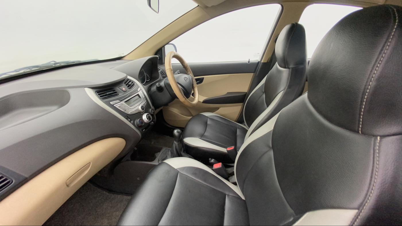 2014 Hyundai Eon MAGNA +, Petrol, Manual, 28,802 km, Right Side Front Door Cabin