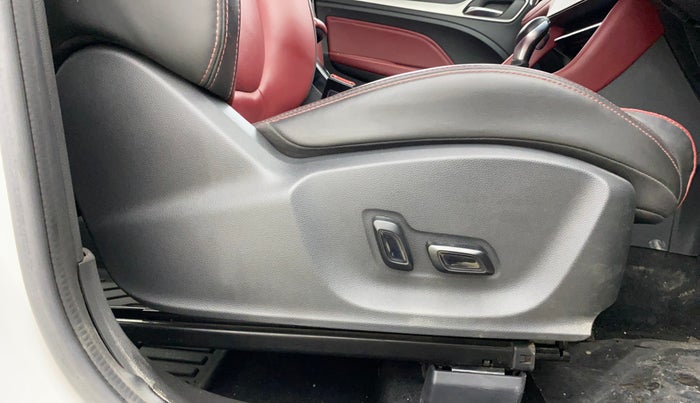 2022 MG ASTOR SAVVY 1.3 TURBO AT S RED, Petrol, Automatic, 27,333 km, Driver Side Adjustment Panel