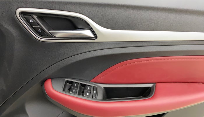 2022 MG ASTOR SAVVY 1.3 TURBO AT S RED, Petrol, Automatic, 27,333 km, Driver Side Door Panels Control