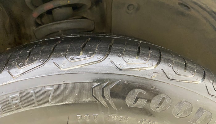 2022 MG ASTOR SAVVY 1.3 TURBO AT S RED, Petrol, Automatic, 27,333 km, Right Front Tyre Tread