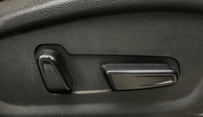 2022 KIA SELTOS HTX PLUS 1.5 DIESEL, Diesel, Manual, 84,180 km, Driver Side Adjustment Panel