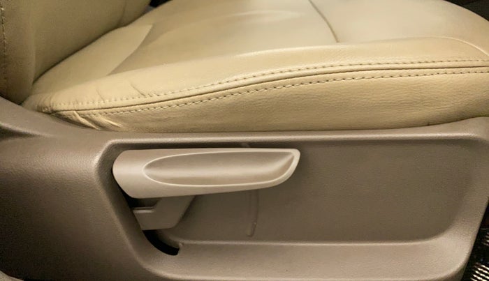 2012 Skoda Rapid ELEGANCE 1.6 TDI CR MT, Diesel, Manual, 75,626 km, Driver Side Adjustment Panel