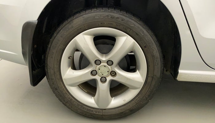 2012 Skoda Rapid ELEGANCE 1.6 TDI CR MT, Diesel, Manual, 75,626 km, Right Rear Wheel