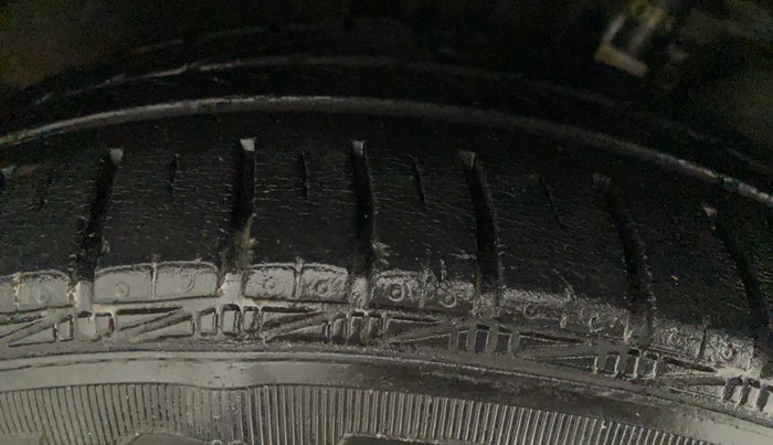 2012 Skoda Rapid ELEGANCE 1.6 TDI CR MT, Diesel, Manual, 75,626 km, Right Rear Tyre Tread