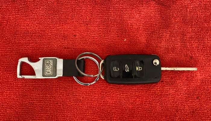 2012 Skoda Rapid ELEGANCE 1.6 TDI CR MT, Diesel, Manual, 75,626 km, Key Close Up