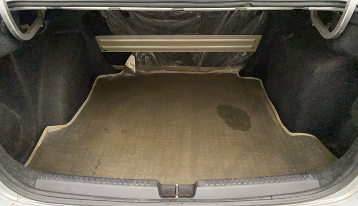 2012 Skoda Rapid ELEGANCE 1.6 TDI CR MT, Diesel, Manual, 75,626 km, Boot Inside