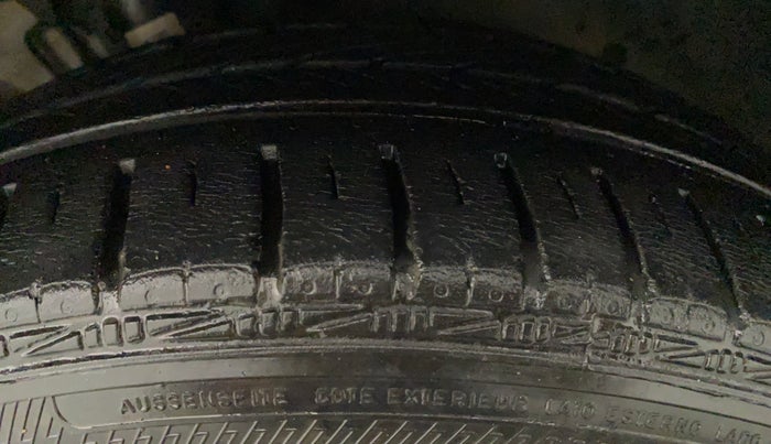 2012 Skoda Rapid ELEGANCE 1.6 TDI CR MT, Diesel, Manual, 75,626 km, Left Front Tyre Tread