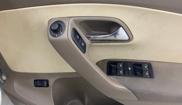 2013 Skoda Rapid AMBITION 1.6 TDI CR MT PLUS, Diesel, Manual, 89,400 km, Driver Side Door Panels Control