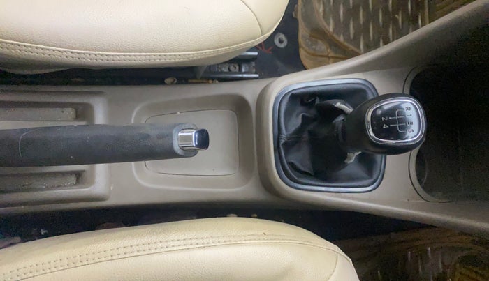 2013 Skoda Rapid AMBITION 1.6 TDI CR MT PLUS, Diesel, Manual, 89,400 km, Gear Lever