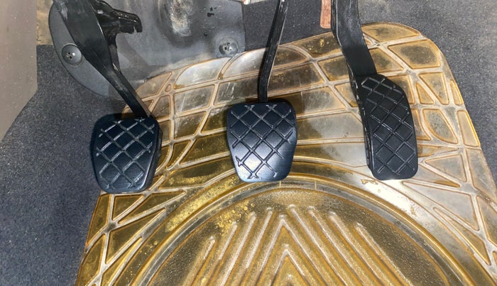 2013 Skoda Rapid AMBITION 1.6 TDI CR MT PLUS, Diesel, Manual, 89,400 km, Pedals