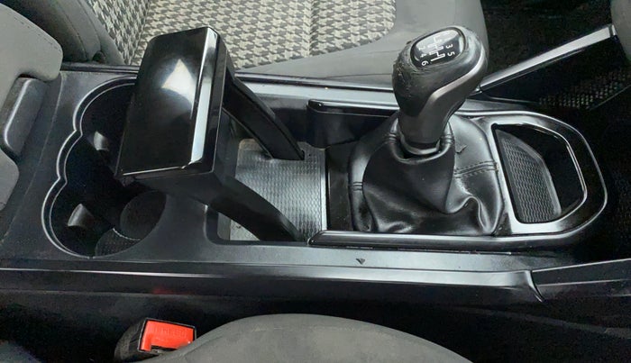 2019 Tata Harrier XM 2.0L Kryotec, Diesel, Manual, 50,053 km, Gear Lever
