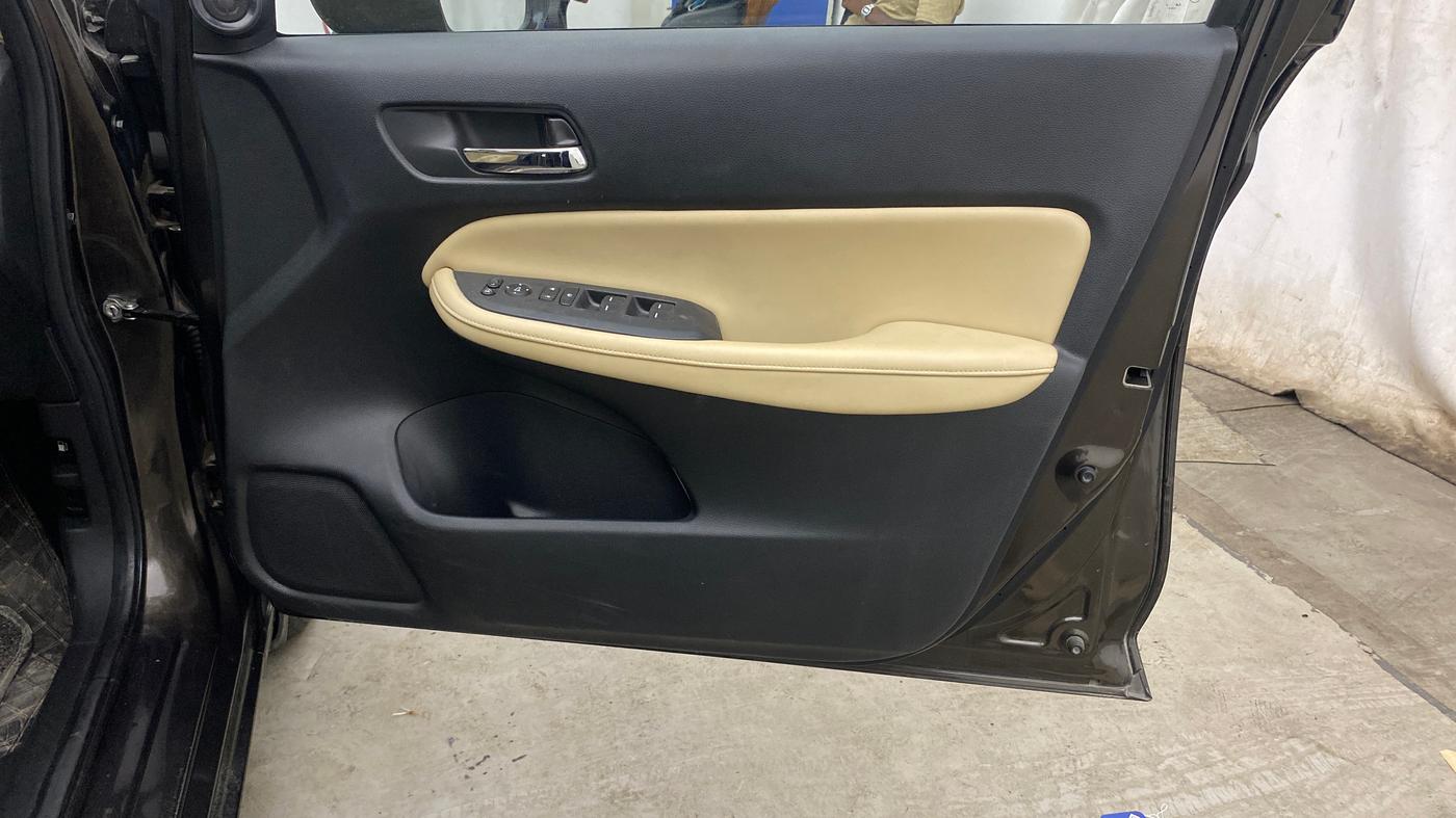 2021 Honda City 1.5L I-VTEC ZX CVT, Petrol, Automatic, 66,496 km, Driver Side Door Panels Control
