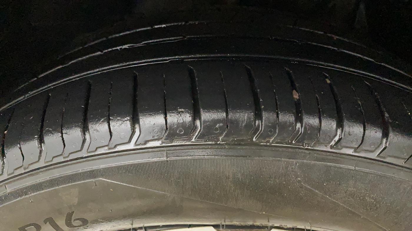 2019 Tata NEXON XMA PETROL, Petrol, Automatic, 70,887 km, Left Front Tyre Tread