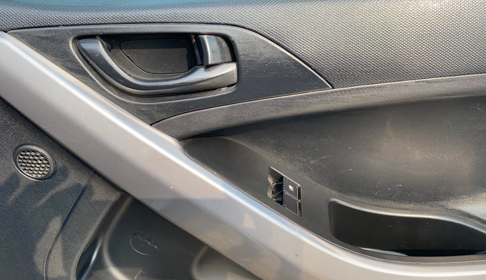 2023 Tata NEXON XE PETROL, CNG, Manual, 46,137 km, Driver Side Door Panels Control