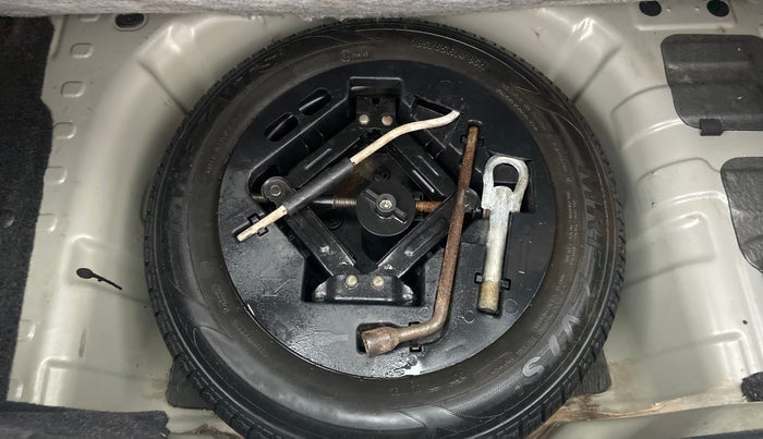 2016 Mahindra Kuv100 K4 6 STR, Petrol, Manual, 27,824 km, Spare Tyre