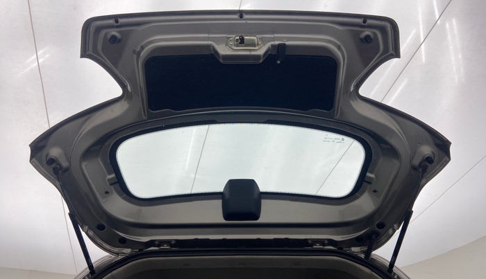 2016 Mahindra Kuv100 K4 6 STR, Petrol, Manual, 27,824 km, Boot Door Open