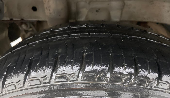 2016 Mahindra Kuv100 K4 6 STR, Petrol, Manual, 27,824 km, Right Rear Tyre Tread